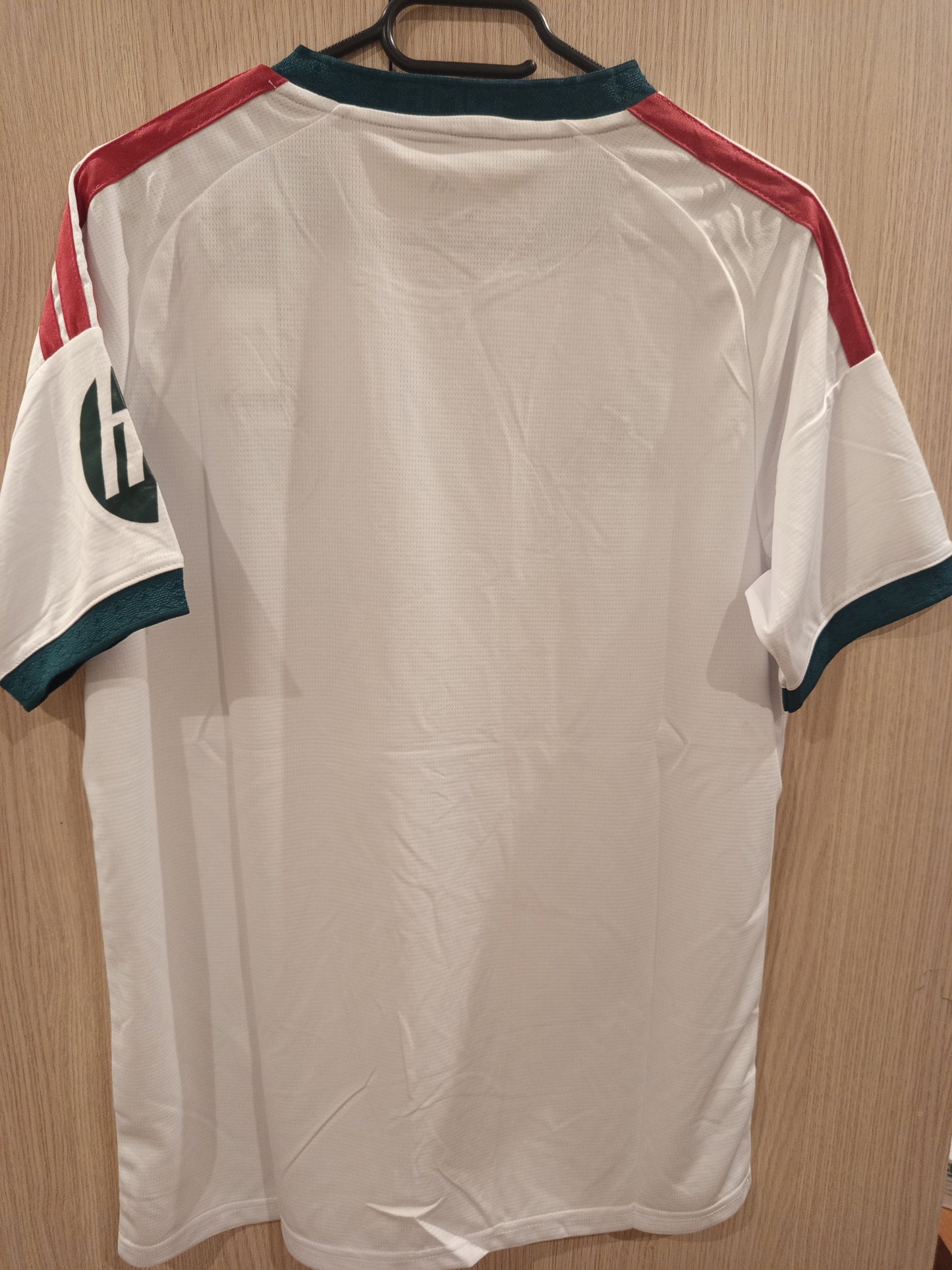 Camiseta Real Madrid versión fanático 2026/27