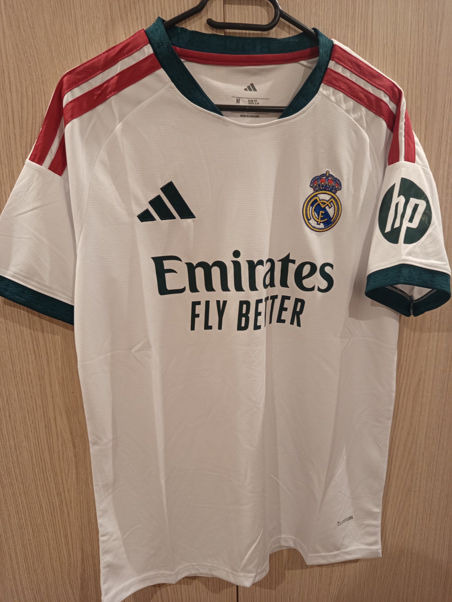 Camiseta Real Madrid versión fanático 2026/27